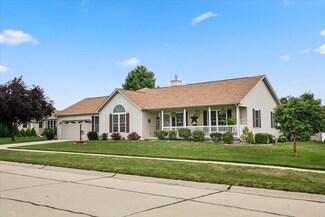 1801 S Finch Dr, Mahomet, IL 61853