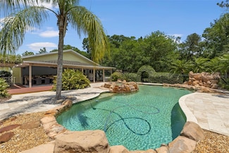 2501 Rustic Oaks Dr, Lutz, FL 33559