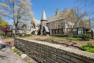 2445 Woodbridge Ln, Highland Park, IL 60035