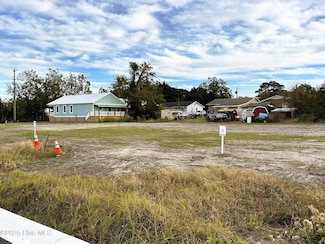 2409 Ferabee St, Morehead City, NC 28557