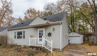 1508 N 14th St, Pekin, IL 61554