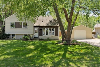 2069 Cedar Dr, New Brighton, MN 55112