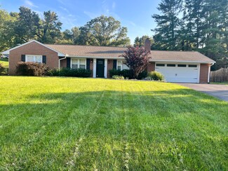 3814 Belle Meade Dr, Roanoke, VA 24018