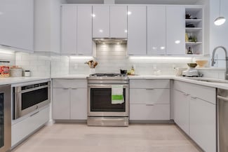 332 Newark Ave Unit 2D, Jersey City, NJ 07302