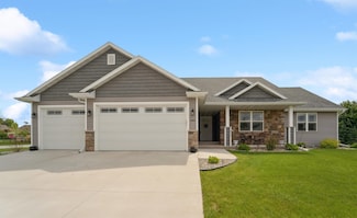1562 Lone Oak Dr, Appleton, WI 54956