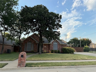 9005 Trails Edge Dr, North Richland Hills, TX 76182