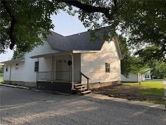 915 Des Moines St, Burlington, KS 66839