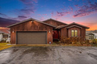 44316 Woodman Dr, Paw Paw, MI 49079