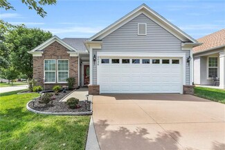 9026 Meadow View Dr, Shawnee, KS 66227