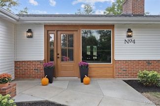 4 Downey Ln, Saint Louis, MO 63132