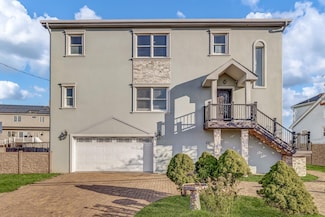 125 S Bay Dr, Babylon, NY 11702
