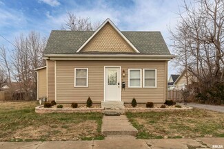 1004 W Chestnut St, Marion, IL 62959