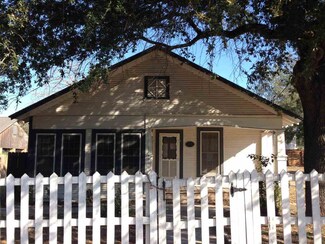 202 W Santa Clara St, Hebbronville, TX 78361