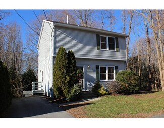 9 Buttonwood Ln, Acushnet, MA 02743