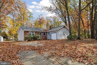 608 Carol Ct, Blackwood, NJ 08012