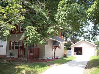 465 Kenwood St NE, Grand Rapids, MI 49505