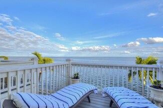 4950 Coquina Key Dr SE, Saint Petersburg, FL 33705