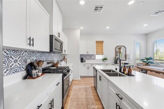 1060 Kendale Way, Vista, CA 92081