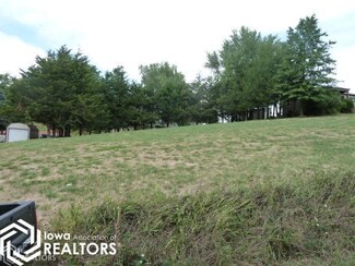 5252 N Lakeshore Dr, Brooklyn, IA 52211