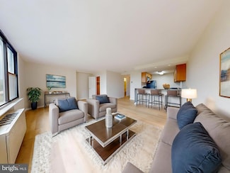 4600 Duke St Unit 1018, Alexandria, VA 22304