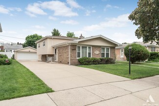 6742 W Forest View Ln, Niles, IL 60714
