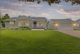 1228 Orchid St, Waterford, MI 48328
