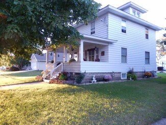 220 E 2nd St, Sumner, IA 50674