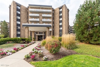 2202 Acacia Park Dr Unit 2315, Cleveland, OH 44124