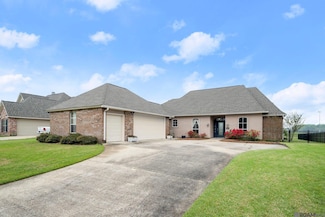 22525 Fairway View Dr, Zachary, LA 70791