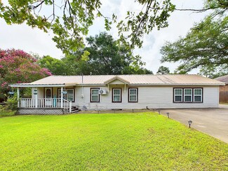 707 Renfro Dr, Lufkin, TX 75901