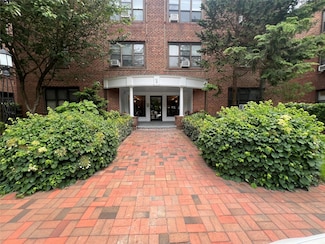1 Town House Place Unit 3C, Great Neck, NY 11021