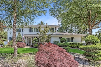 7 Woodstock Place, Lake Grove, NY 11755