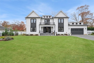 18 Timberpoint Rd, East Islip, NY 11730