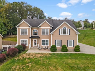 4 Makan Rd, Monroe, NY 10950