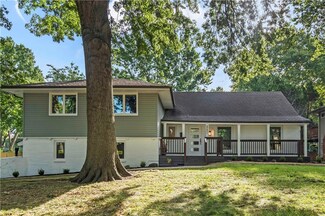 8231 Outlook Ln, Prairie Village, KS 66208
