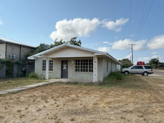 1813 1st St, Zapata, TX 78076