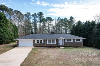235 Highland Dr, Wadesboro, NC 28170