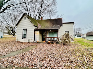 6 S Main St, Roachdale, IN 46172