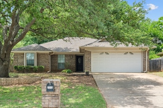 7713 Miracle Ln, North Richland Hills, TX 76182
