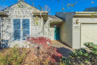 9417 S Harbour Pointe Dr, Bloomington, IN 47401