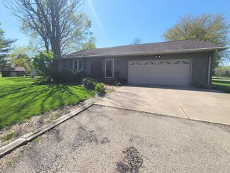 102 Maple St, Cedar Point, IL 61316