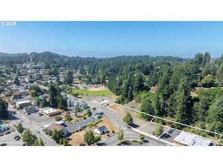 790 Commercial Ave, Coos Bay, OR 97420