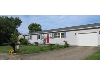936 Pine Cir, Davisville, WV 26142