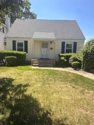 57 Netherwood Dr, Albertson, NY 11507