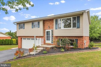 1657 W Strohm Dr, Chambersburg, PA 17202