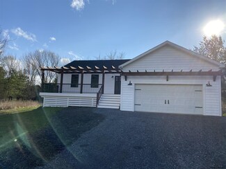7 Pipe Ct, Athens, NY 12015