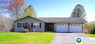 1308 Pin Oak Ln, Slatington, PA 18080