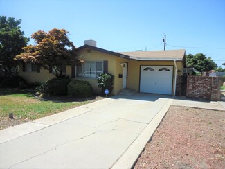 1355 Rose Ave, Selma, CA 93662