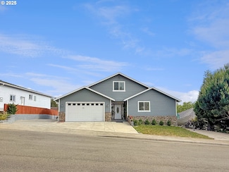 7175 Vista Ridge Dr, Brookings, OR 97415