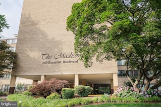 600 Roosevelt Blvd Unit 211, Falls Church, VA 22044